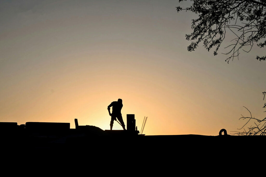 Servidor será indenizado após acidente de trabalho que levou à amputação da perna 1 obra telhado pexels