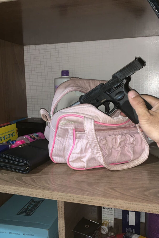 Operação contra facção criminosa prende 16 pessoas e bloqueia R$ 18 bilhões 1 arma - facção