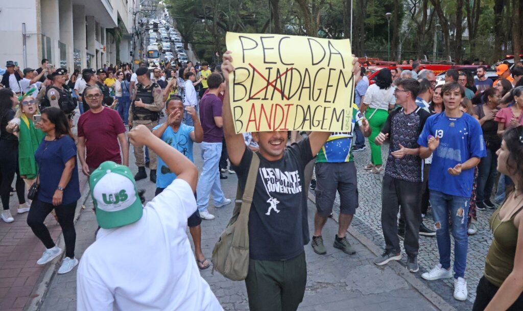protesto nikolas pec da blindagem foto leonardo costa protesto nikolas pec da blindagem foto leonardo costa