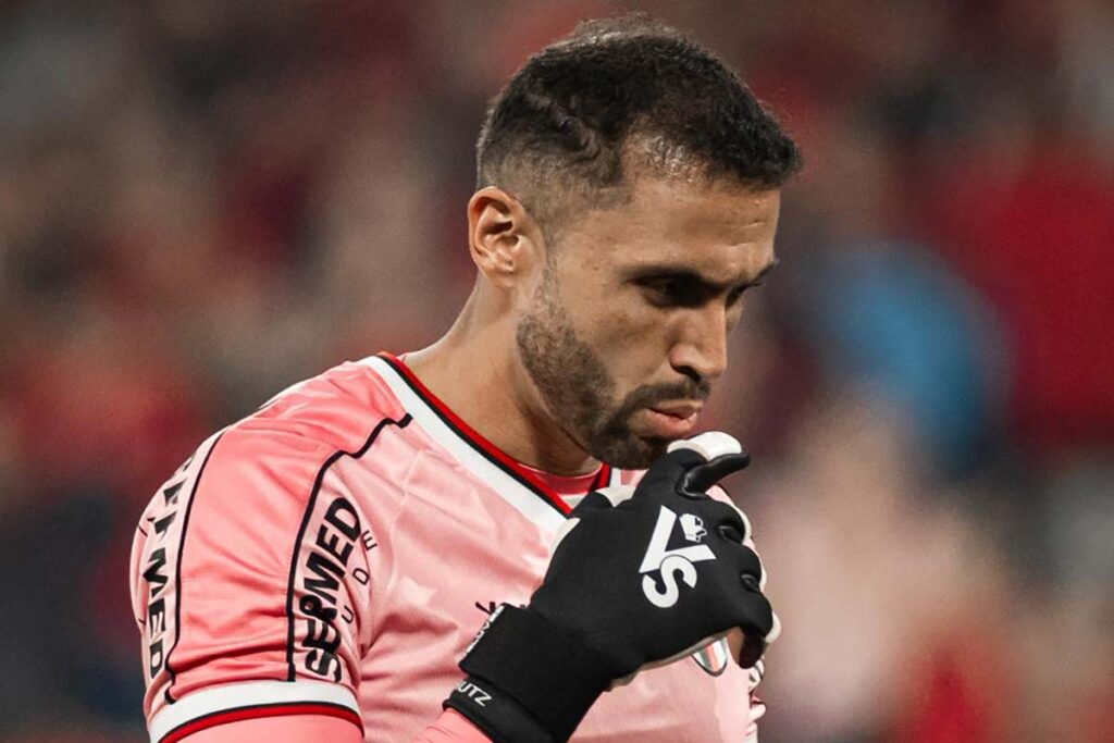 Goleiro ex-Tupi cria marca de luvas e vende mais de 15 mil pares 5 victor souza tupi