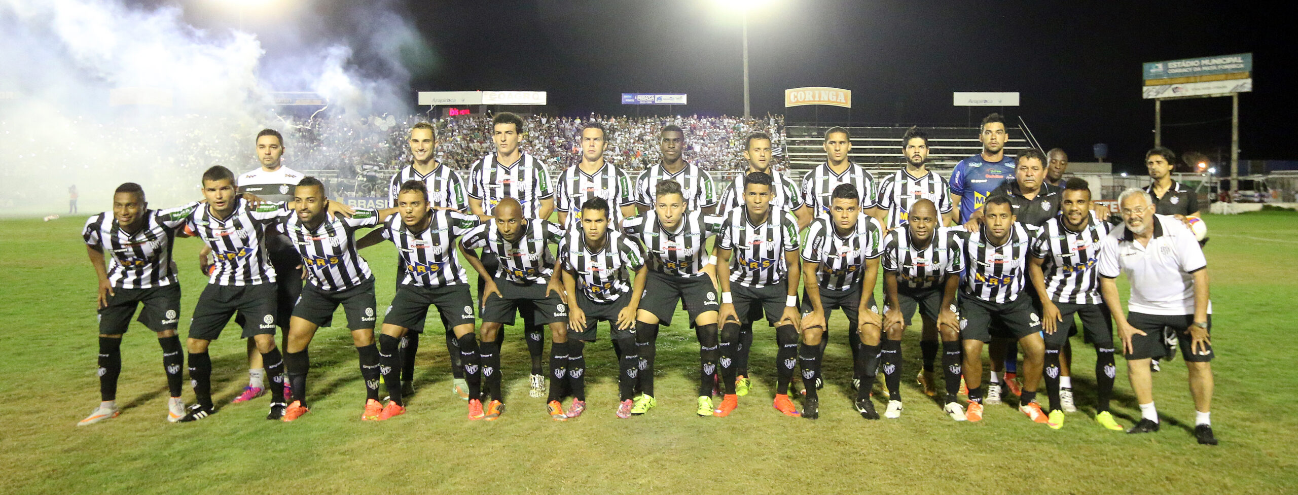 'JF comemorando': há 10 anos, Tupi garantia acesso para a Série B do Campeonato Brasileiro 1 tupi