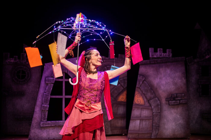 Peça de teatro propõe reflexão sobre papel das meninas em contos de fadas 1 FALALINDA MANU.SALES 122 Copia 1 site