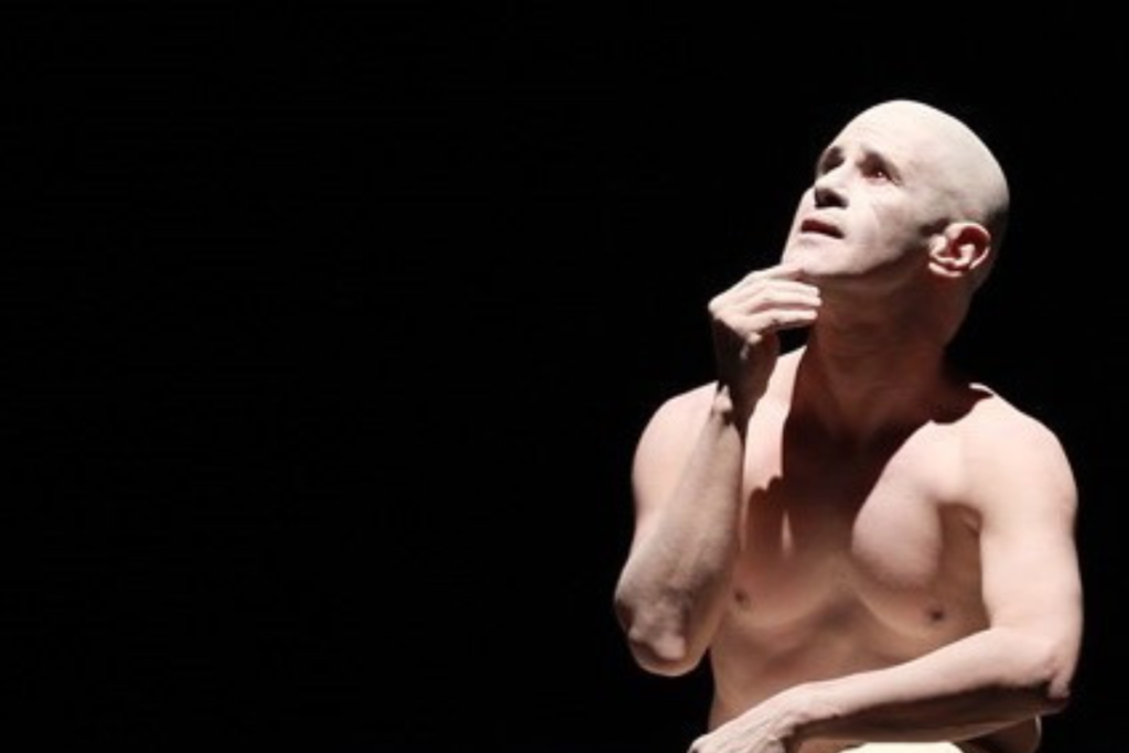 Da pesquisa ao palco: Jesser de Souza fala sobre o poder do teatro como espelho da humanidade 2 Jesser de Souza Divulgacao