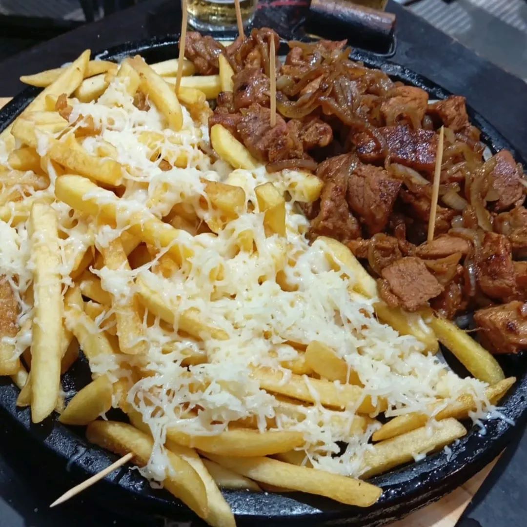 Lombo acebolado com fritas