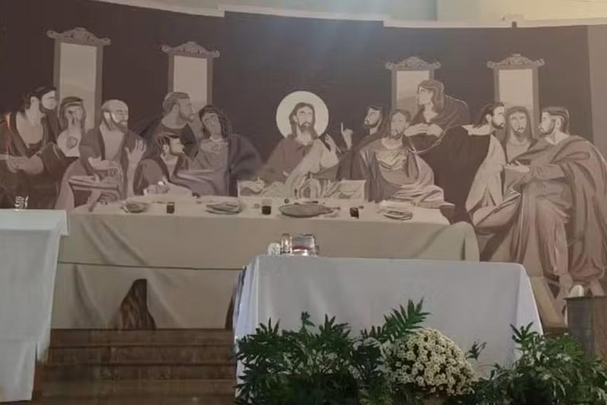 Pintura-de-Igreja-causa-briga-entre-padre-e-radialista Pintura-de-Igreja-causa-briga-entre-padre-e-radialista
