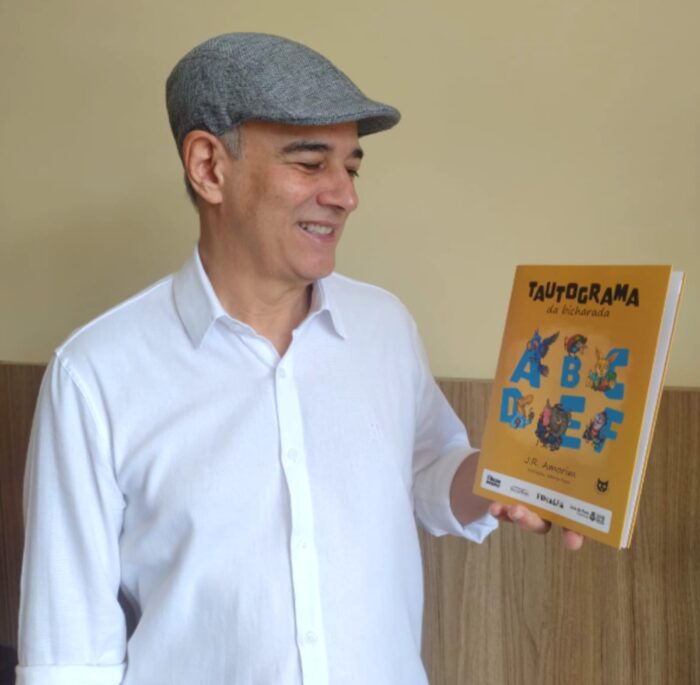 José Renato Amorim: 'O livro é uma celebração à linguagem, concebido, porém, com humor e afeto' 1 WhatsApp Image 2025 10 09 at 06.39.43
