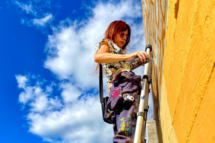 Entrevista exclusiva: grafiteira juiz-forana Pekena Lumen é premiada em edital de trajetórias artísticas 1 WhatsApp Image 2025 10 14 at 09.12.46 site 1