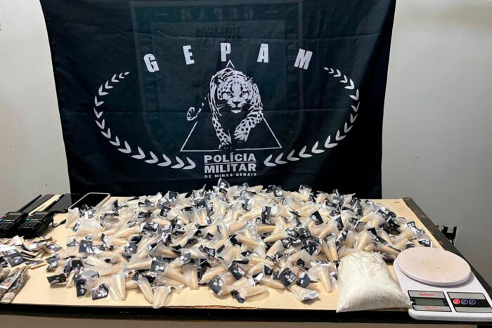 Homem é preso com mais de 600 porções de cocaína em cidade da região 1 Homem é preso com mais de 600 porções de cocaína em cidade da região