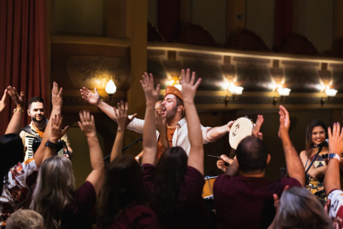Xote, baião e forró: cantor juiz-forano Thiago Miranda realiza show 'NorDestino' no Cine-Theatro Central 2 Xote baiao e forro cantor juiz forano Thiago Miranda celebra 20 anos de carreira