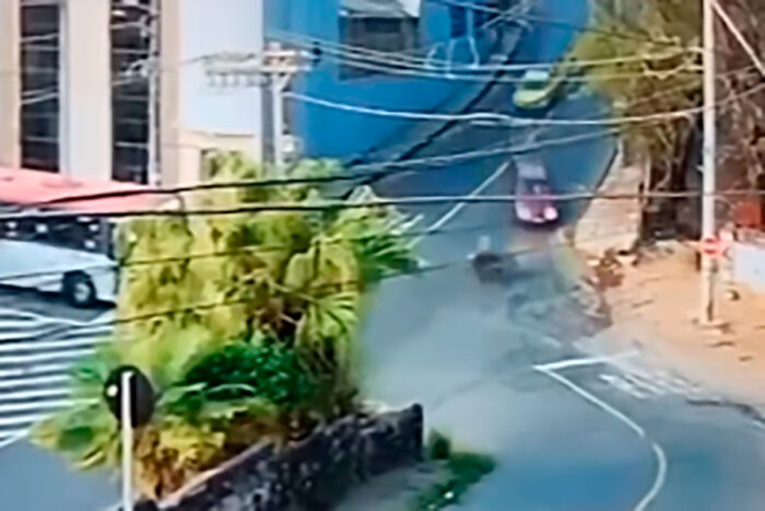 Motociclista morre em acidente com carro em frente ao Hospital Aragão 1 Motociclista morre em acidente em frente ao Hospital Aragão