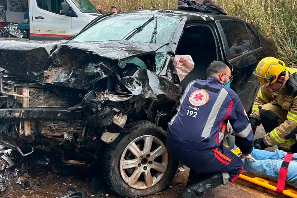 Homem morre e criança fica ferida em acidente na região 1 acidente teixeiras by bombeiros editada