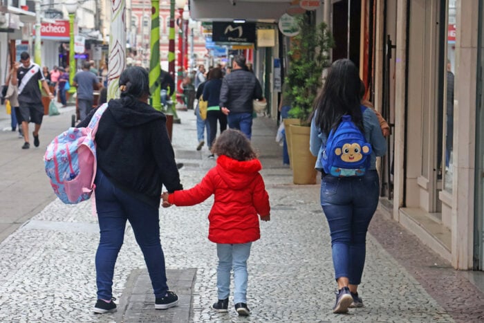 Semana do Dia das Crianças movimenta as ruas e alavanca vendas em Juiz de Fora 1 crianca comercio juiz de fora familia leonardo costa