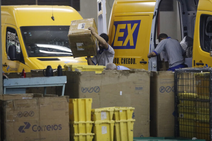 Notas falsas de R$ 100 são encontradas em agência dos Correios em cidade da Zona da Mata 1 notas falsas correios