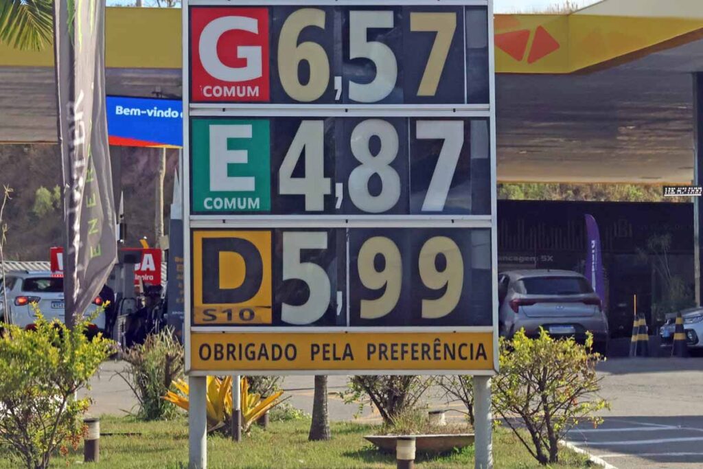 Redução no preço da gasolina ainda não é sentida em Juiz de Fora
