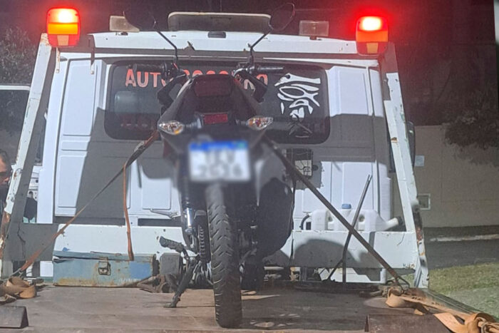 Homem é preso por tráfico de drogas e abandono de incapaz em cidade da Zona da Mata 1 moto apreendida abandono incapaz pmmg