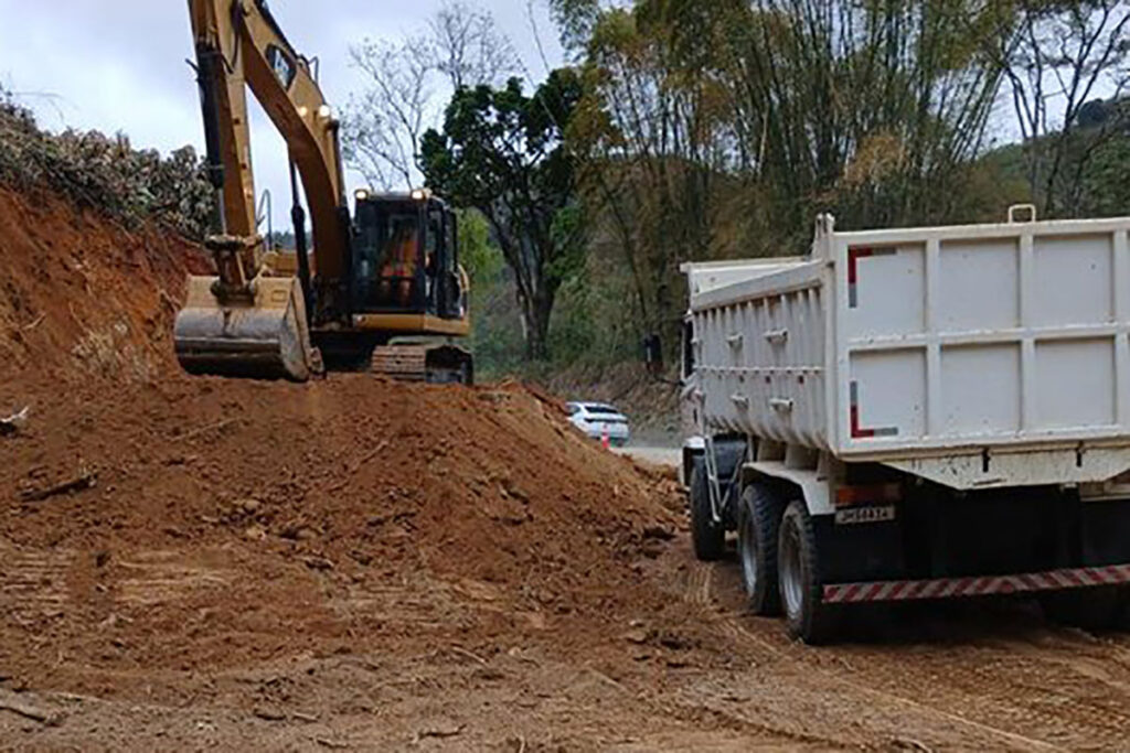 Governo de Minas inicia obras em estrada da Zona da Mata 1 obra mg 457 divulgacao der editada