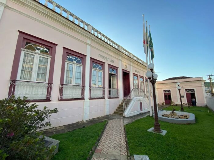 Câmara de cidade da Zona da Mata protocola pedido de abertura de CPI para apurar compra de flores exóticas 1 cpi