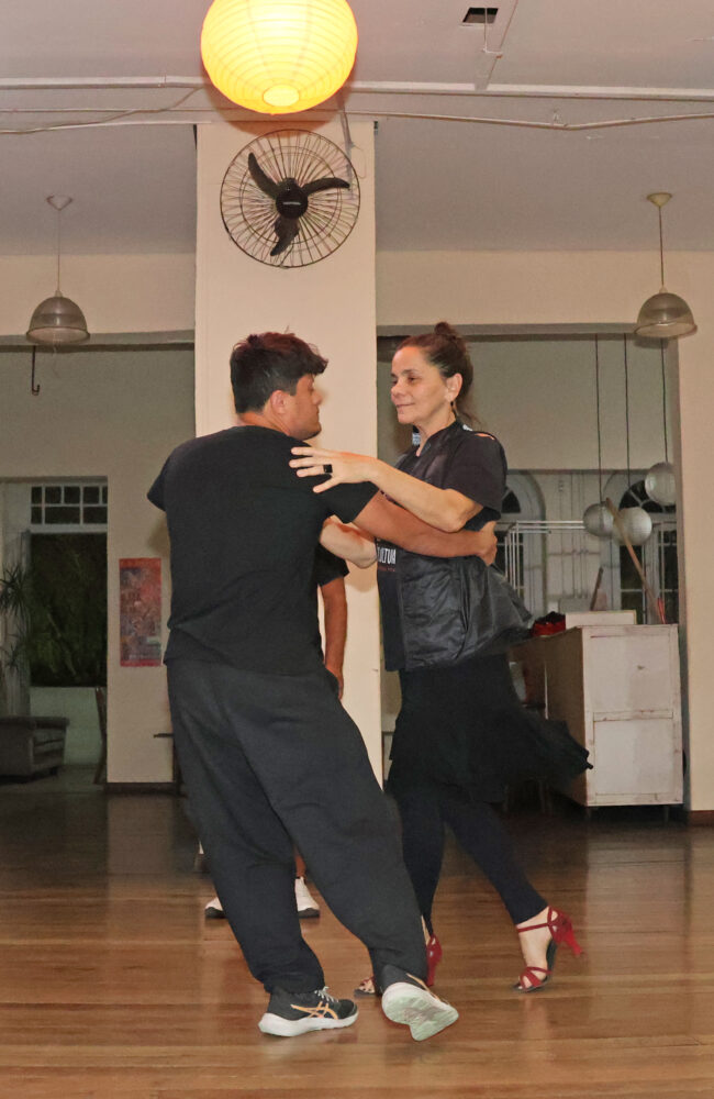 No Dia dos Professores, educadores refletem sobre a arte de ensinar a arte 3 uploads Leonardo 06.09.25 11.11.48 Danca samba de gafieira FOTO LEONARDO COSTA 07