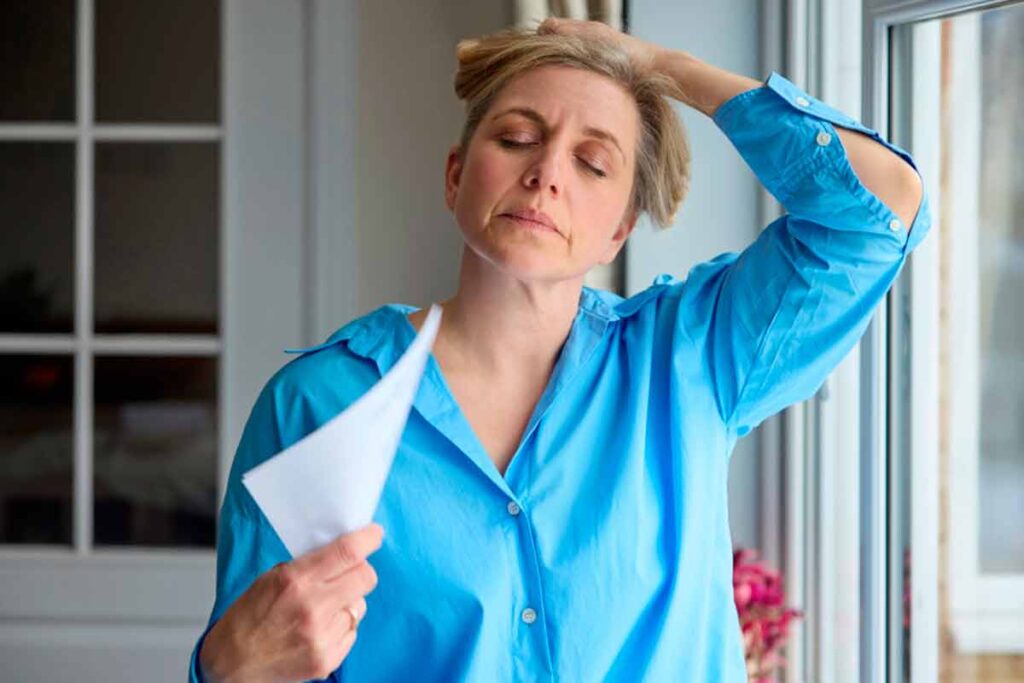 Menopausa: novos remédios sem hormônio prometem aliviar fogachos; entenda