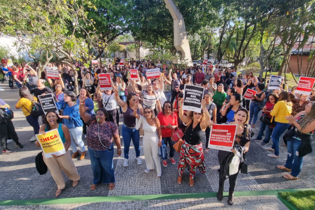 Professores da rede municipal realizam passeata em Juiz de Fora 1 Professores da rede municipal de Juiz de Fora garantem data para pagamento de rescisões