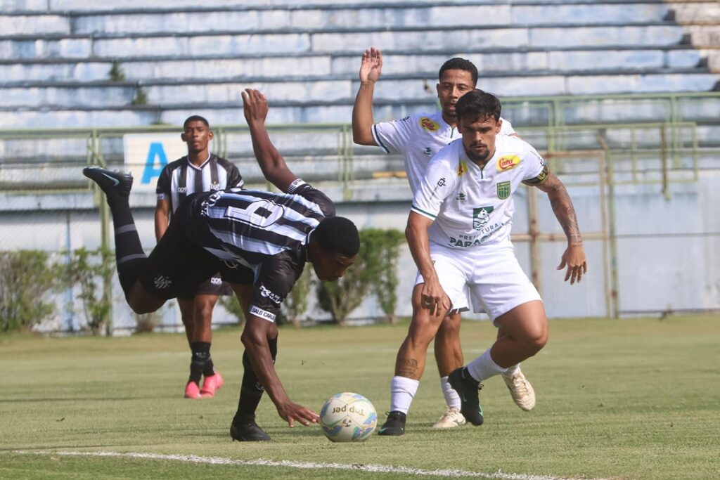 Tupi leva gol nos acréscimos, perde para o Paracatu e está fora do Módulo II 1 Tupi sofre derrota 3 Leonardo Costa