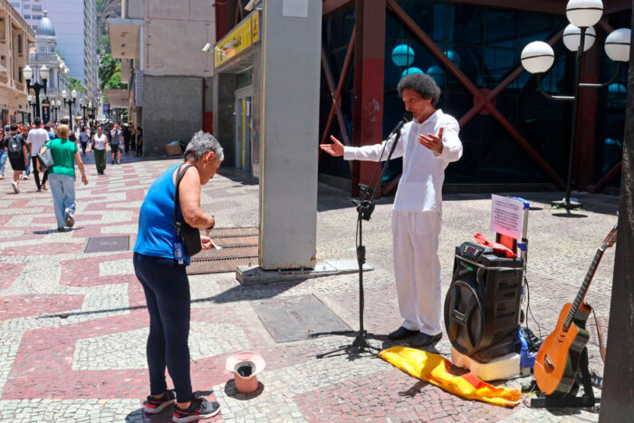 Artistas de rua reforçam papel democrático do Calçadão da Halfeld 5 artistas de rua 5 leonardo costa