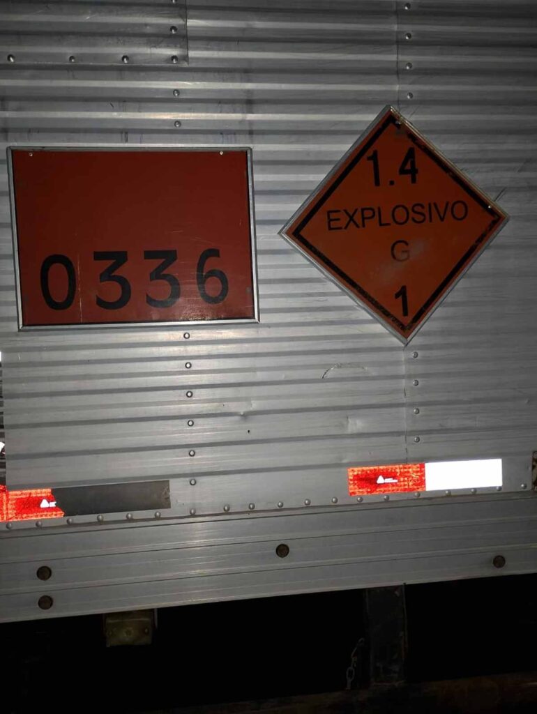 Motorista fica preso às ferragens após colisão entre caminhões na BR-265