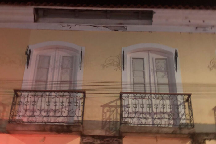 Prédio de 1830 em Barbacena tem estrutura comprometida e é isolado pelos bombeiros 1 barbacena prédio histórico