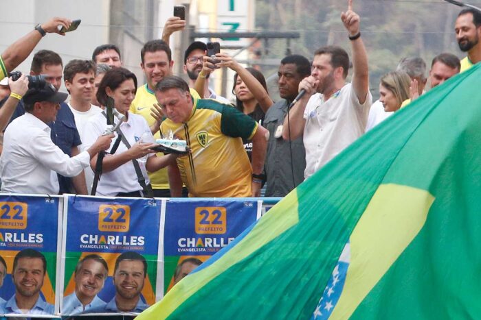 bolsonaro-bolo-foto-leonardo-costa