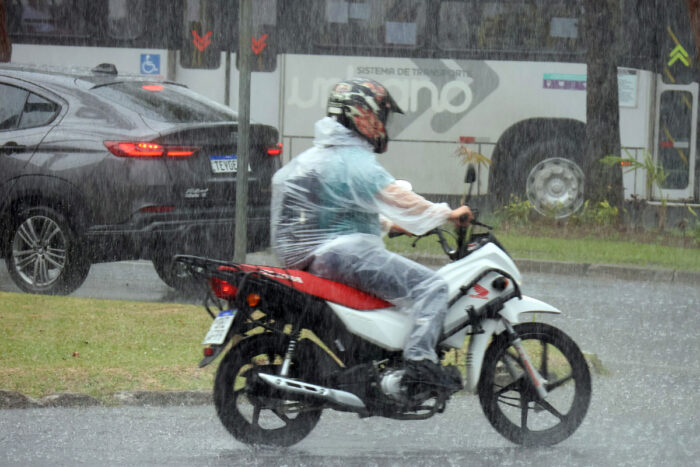 Inmet emite alerta laranja de tempestade com granizo para cerca de 400 cidades de Minas Gerais; veja lista 1 alerta laranja