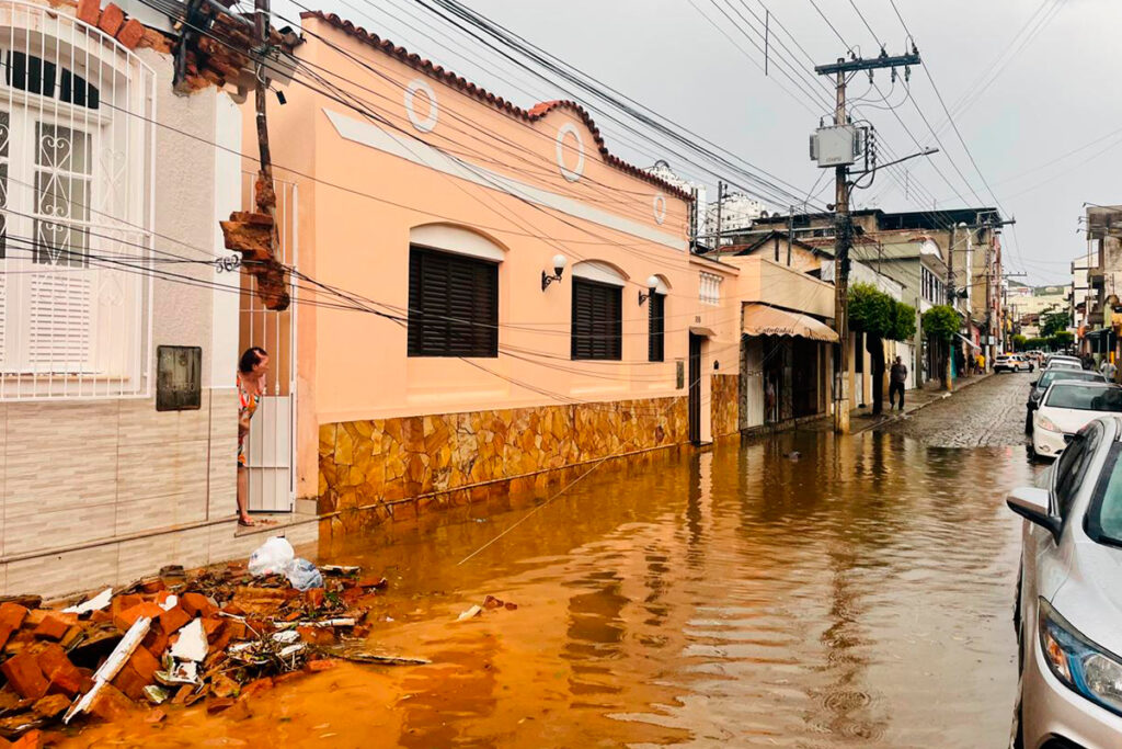 Após fortes chuvas, situação de emergência é decretada em Leopoldina 1 Após fortes chuvas, situação de emergência é decretada em Leopoldina