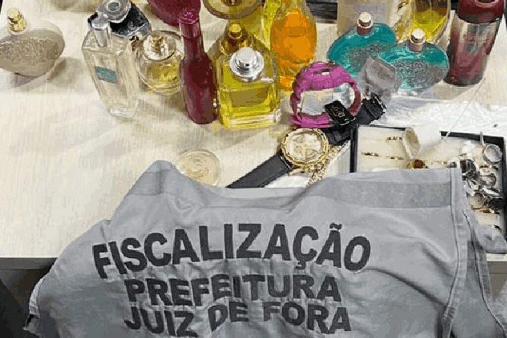 Mais de 300 mercadorias são apreendidas no Centro 2 mercadorias apreendidas pjf divulgacao