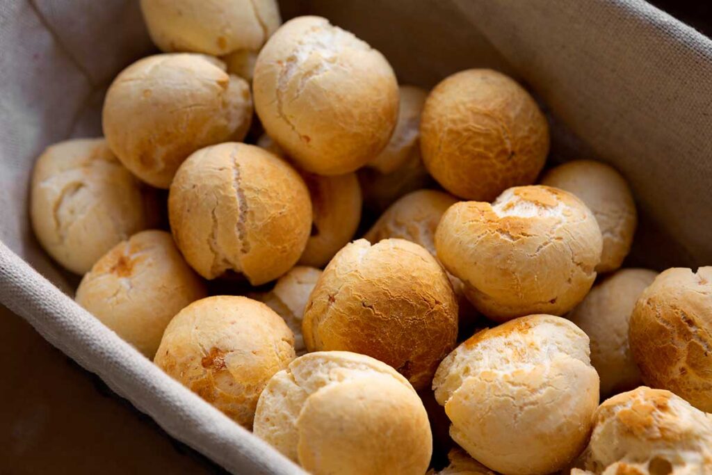 Pão de queijo é eleito o 9º melhor pão do mundo; veja o ranking 1 pao de queijo by freepik editada