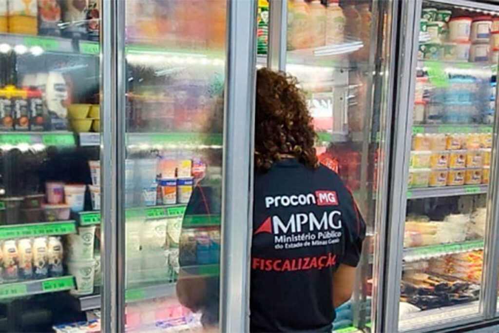 Procon apreende 250 kg de alimentos impróprios para consumo em supermercados e mercearias 1 procon mercado by divulgacao mpmg editada