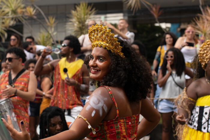 Conheça Laís Aguiar: dançarina afro e atriz que encontrou na arte um corpo ancestral 3 sem lenco lais aguiar 2 Deborah Linhares