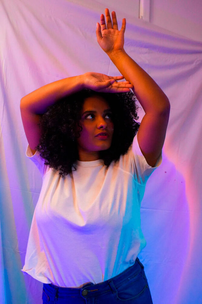 Conheça Laís Aguiar: dançarina afro e atriz que encontrou na arte um corpo ancestral 2 sem lenco lais aguiar 4 Deborah Linhares