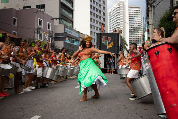 Conheça Laís Aguiar: dançarina afro e atriz que encontrou na arte um corpo ancestral 1 sem lenco lais aguiar Deborah Linhares
