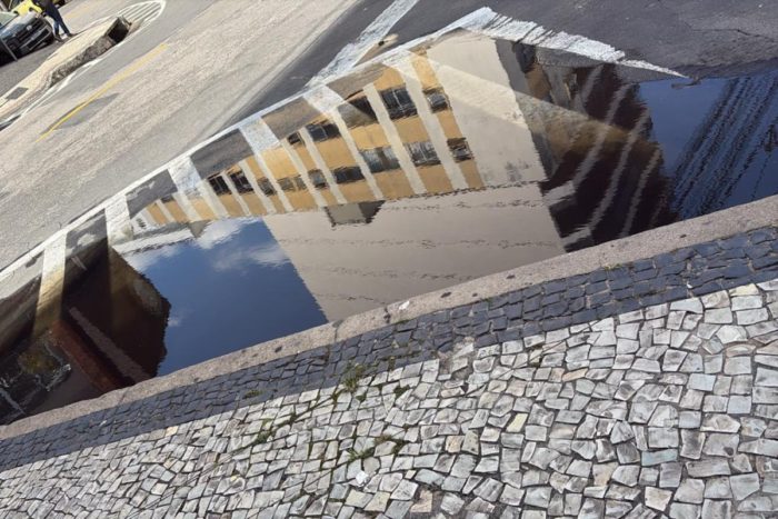 Vazamento forma poça turva e causa mau cheiro em cruzamento na Zona Sul de Juiz de Fora 1 1200 x 800 1