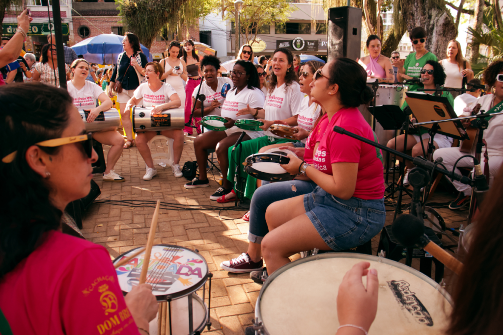 Batuque Delas, Nosso Samba e Circo Marcos Frota movimentam o fim de semana em Juiz de Fora 1 batuquedelas mercado municipal