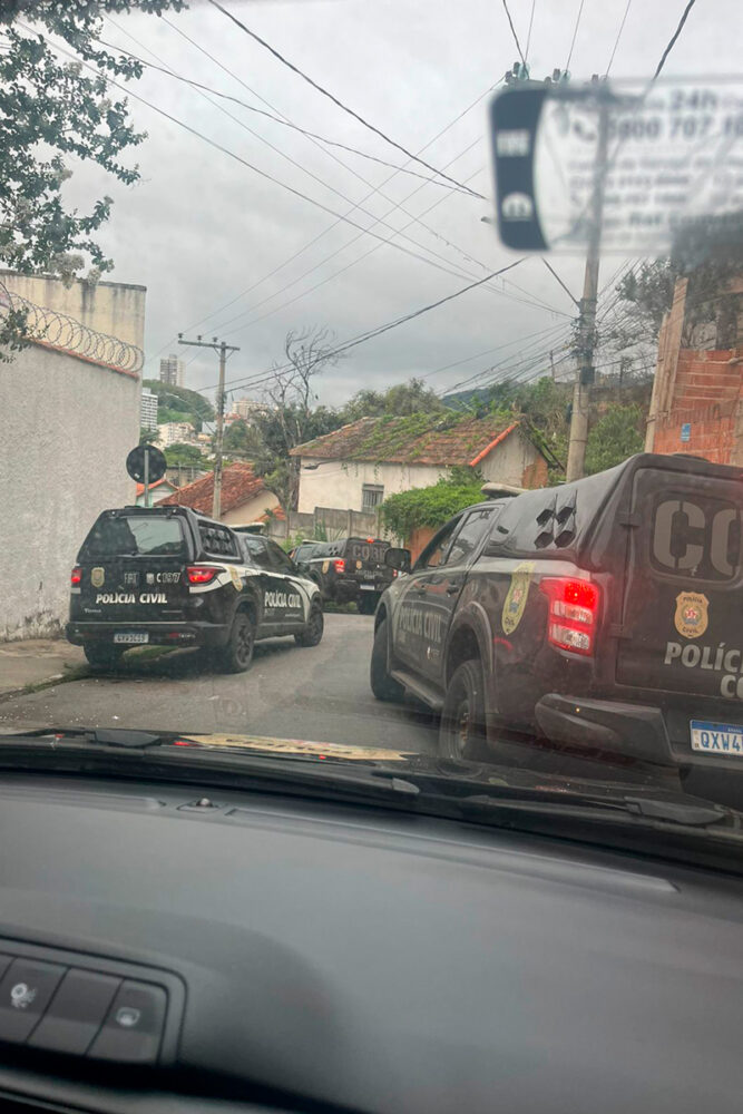 Megaoperação contra facção realiza prisões e desarticula tribunal do crime na cidade