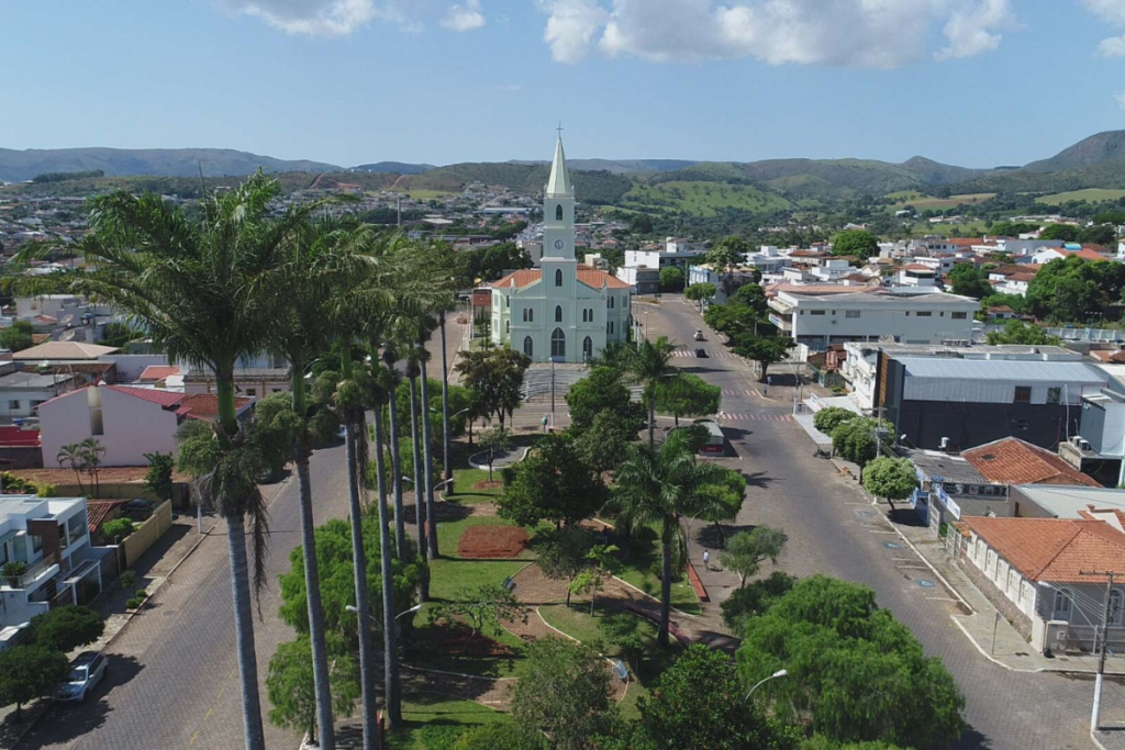Prefeitura de Piumhi lança edital de concurso com mais de 450 vagas e salários de até R$ 16,5 mil 1 Piumhi Divulgacao