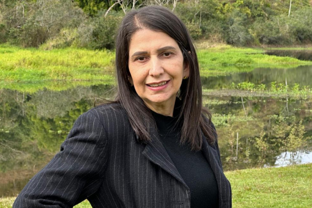 Teresinha da Rocha Pereira lança livro 'Tecidos de memórias' em Juiz de Fora com sarau poético 3 livro tecidos de memória