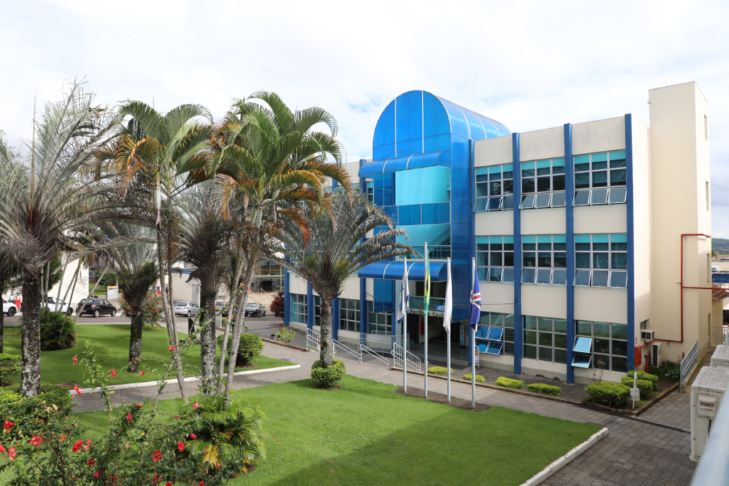 Unifal abre seleção para professor com salário de até R$ 8,3 mil 1 UNIFAL-MG abriu seleção para professor substituto em Alfenas, com 1 vaga e salário de até R$ 8.340,33. Inscrições vão até 13 de abril.