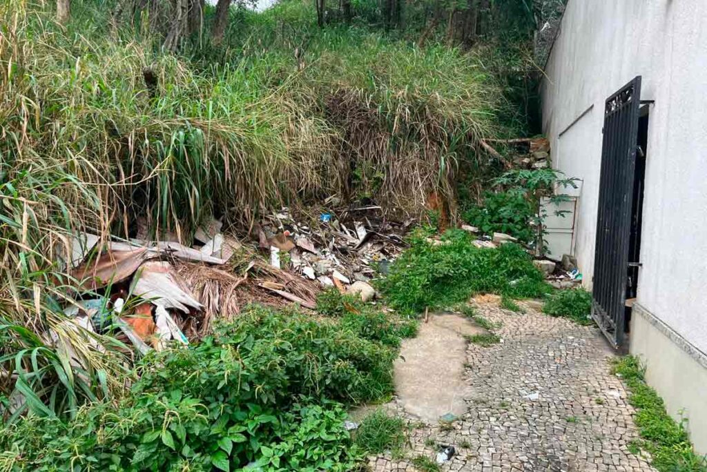Ponto de descarte irregular de lixo é flagrado no Alto dos Passos 2 VU-DESCARTE-LIXO-TRIBUNA