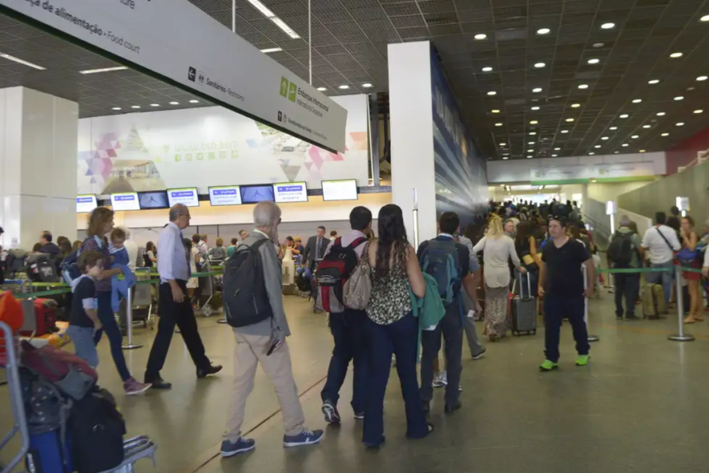 Vai viajar neste fim de ano? Conheça os direitos do consumidor em voos 1 aeroportos jose cruz agencia brasil