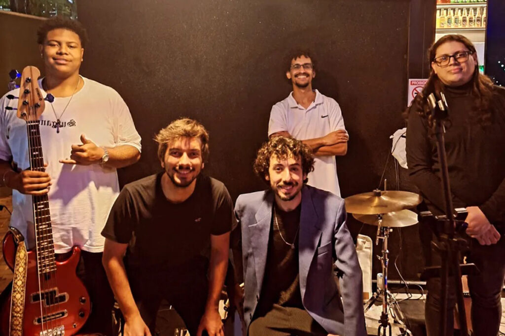 AO VIVO NA ANTENA 1: Caroline Diaz, banda Lobos e Voltz e mais: acompanhe o Tribuna no Ar – 2ª edição 2 lobos e voltz by reproducao instagram editada