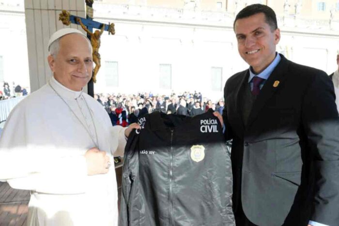 PCMG entrega insígnias ao papa Leão XIV em audiência no Vaticano 1 PCMG