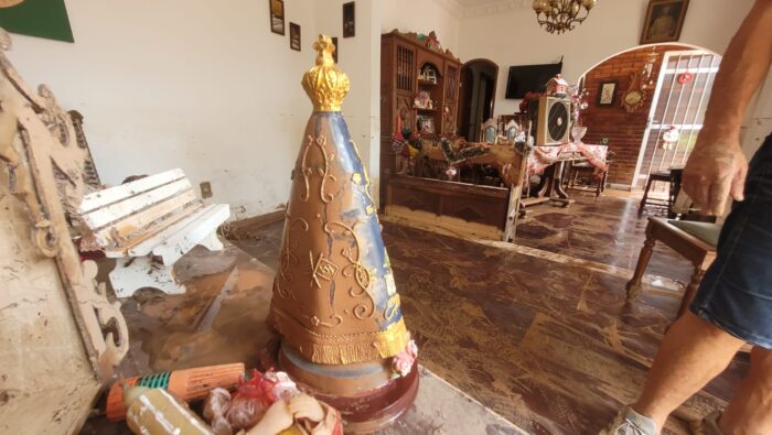 Zona Leste concentra maioria dos danos após chuvas de segunda-feira 1 santa coberta de lama linhares
