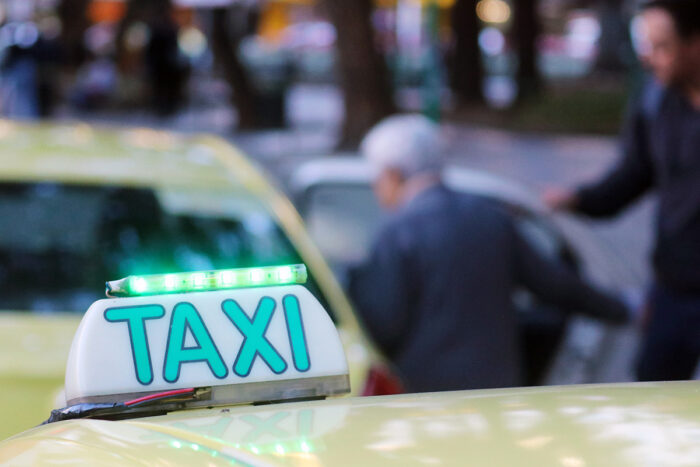 Juiz-foranos pagam mais caro por serviço de táxi e corridas por aplicativos de transporte 1 taxi tarifa juiz de fora