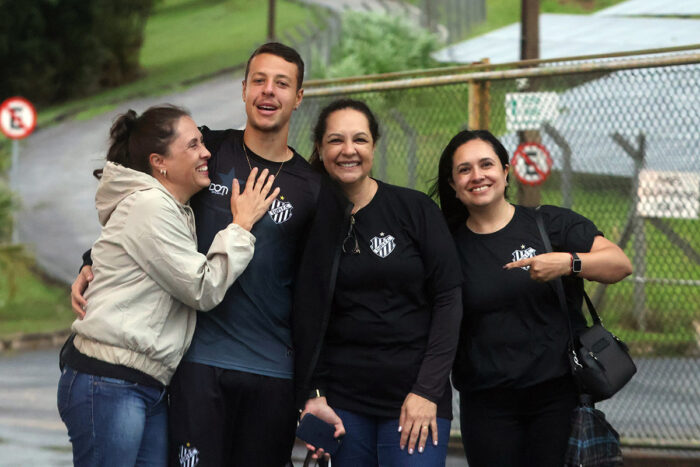 Destaque do Tupi, goleiro João Caniato inicia desafio em time paulista 2 uploads Leonardo 08.11.25 08.26